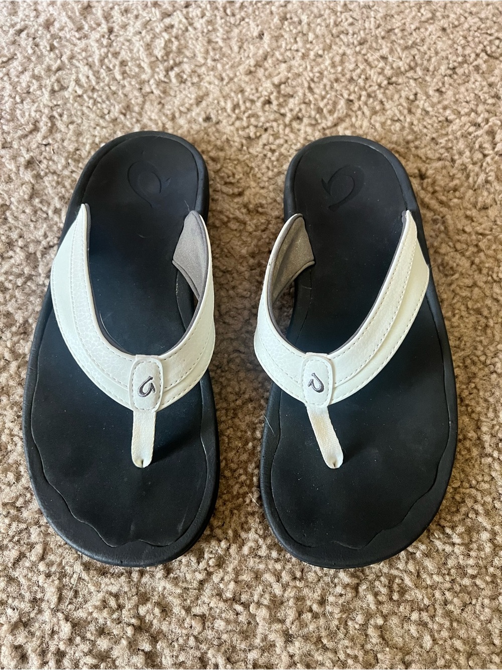 OluKai Black Footbed with Cream Straps Sandals - Picture 4 of 4